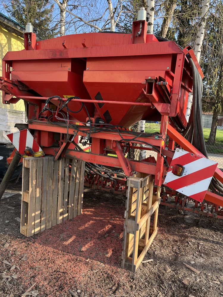 Kuhn Venta 3-4m pneuamtyczny