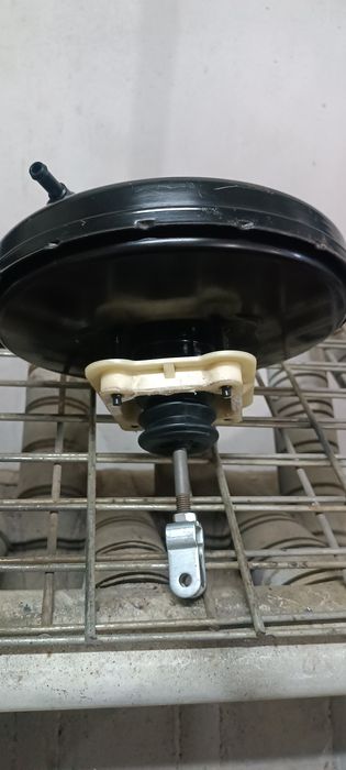 Вакуумний підсилювач гальм