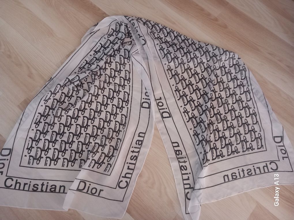 Christian Dior chusta damska cieniutka