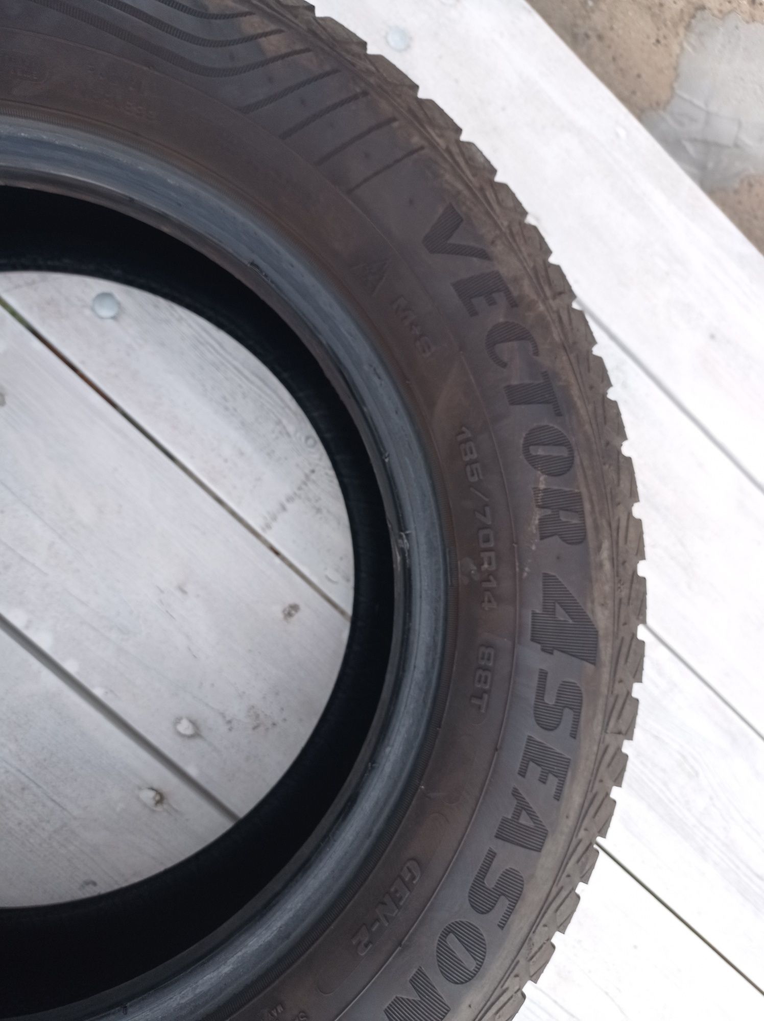 Opony całoroczne Goodyear Vector 4Seasons 185/70 R14