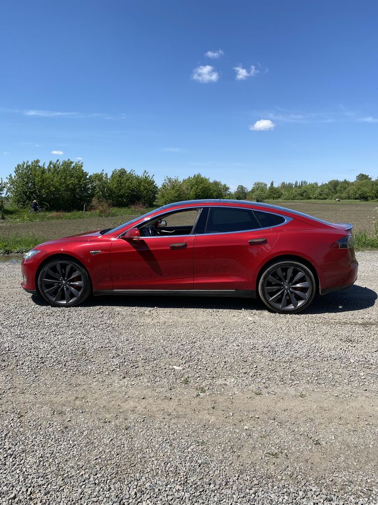 Продам Tesla model S Performance  2014 року