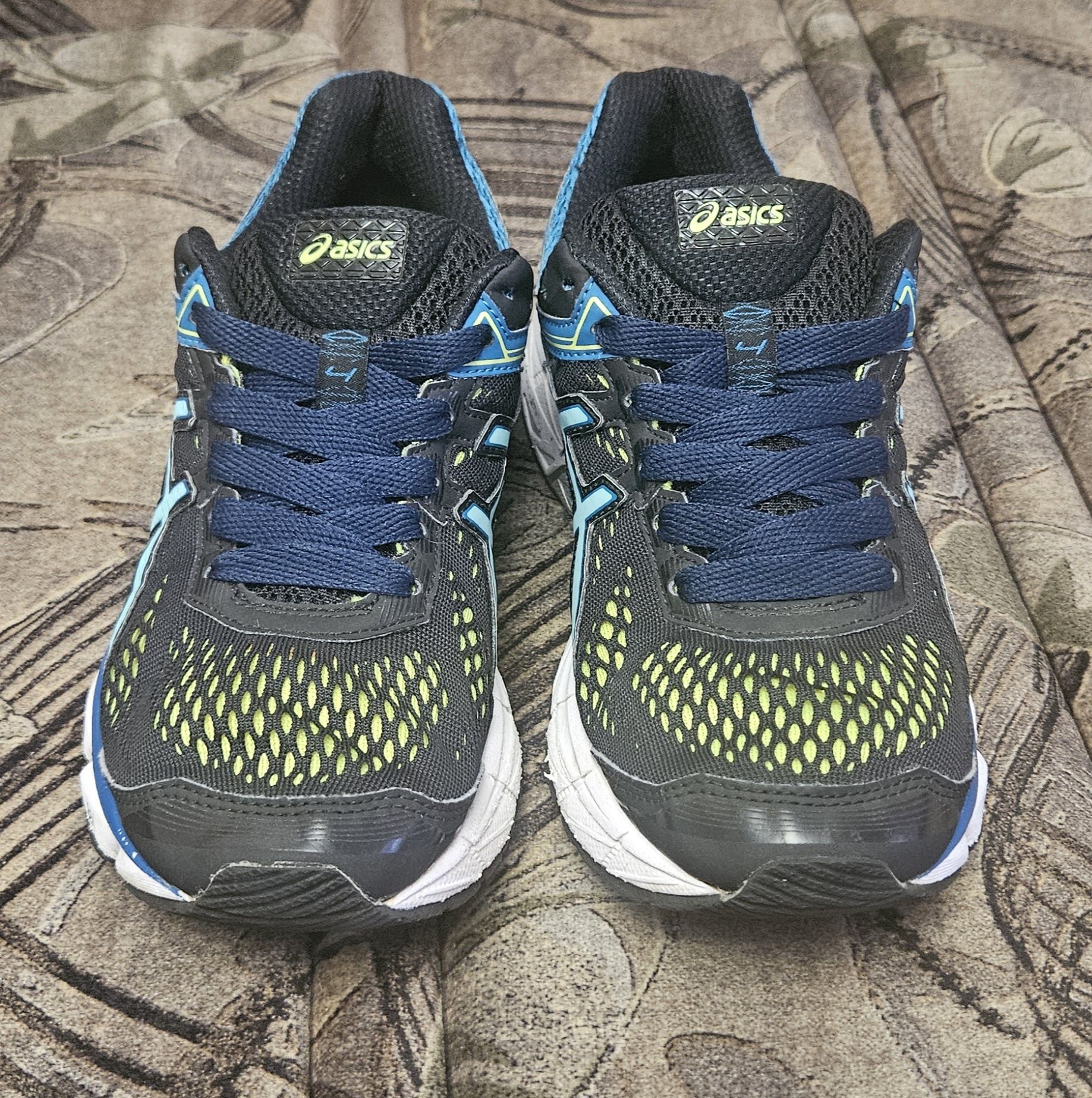 Кросівки бігові ASICS GT-1000 4