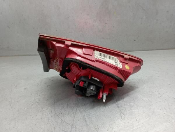 Farolim da mala direito SEAT Exeo (3R2)