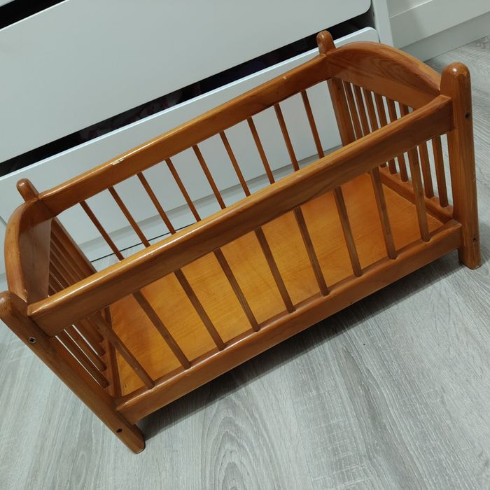 Drewniane łóżeczko dla lalek