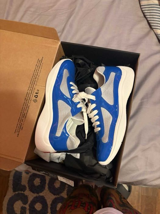 Prada America Cup, verniz, branco e azul-marinho, 4E3400, tamanho 8,5.