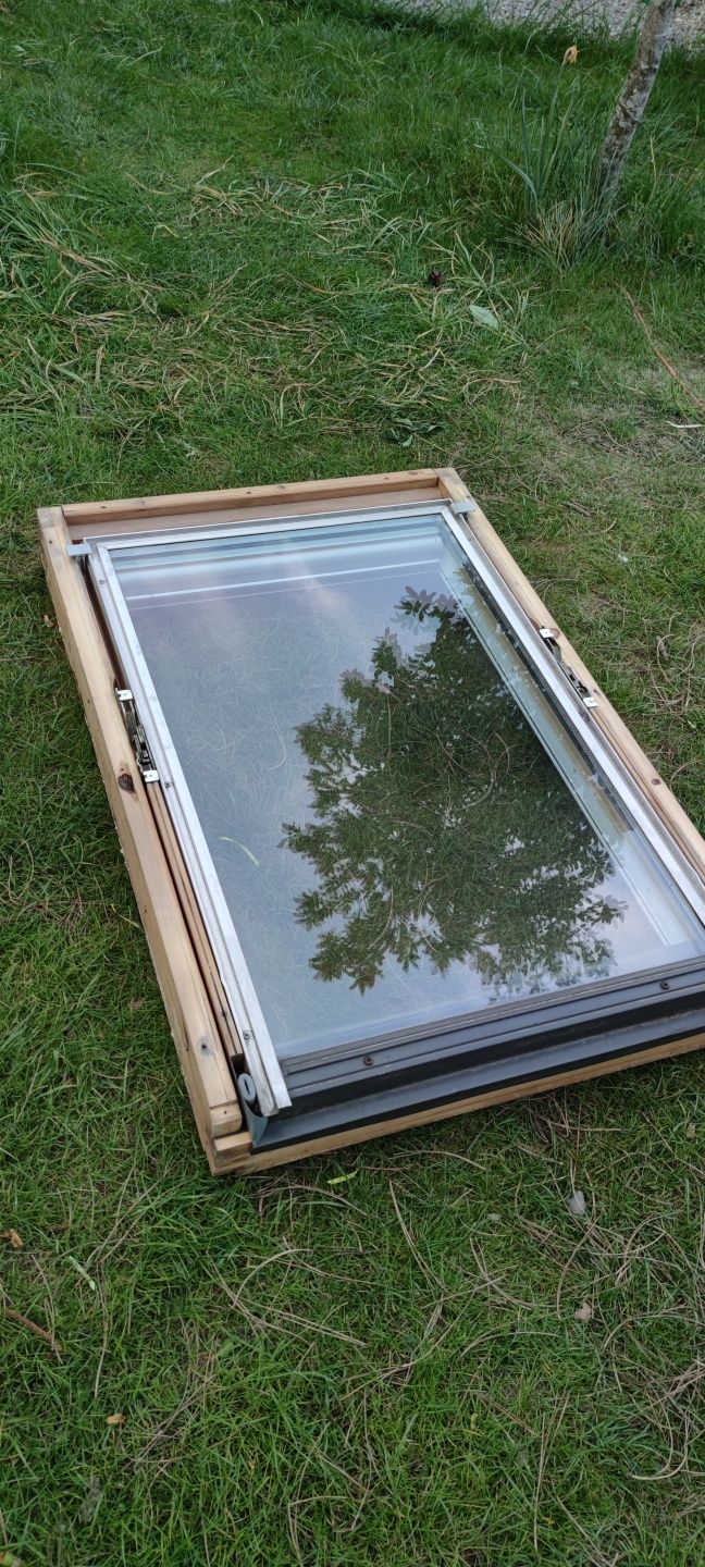 4 okna Velux GGL 3059 (78x118) po renowacji z roletami wewnętrznym