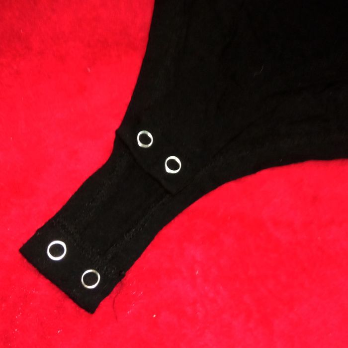 Чорне боді з чокером