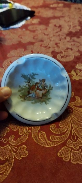 Mała porcelanowa popielniczka