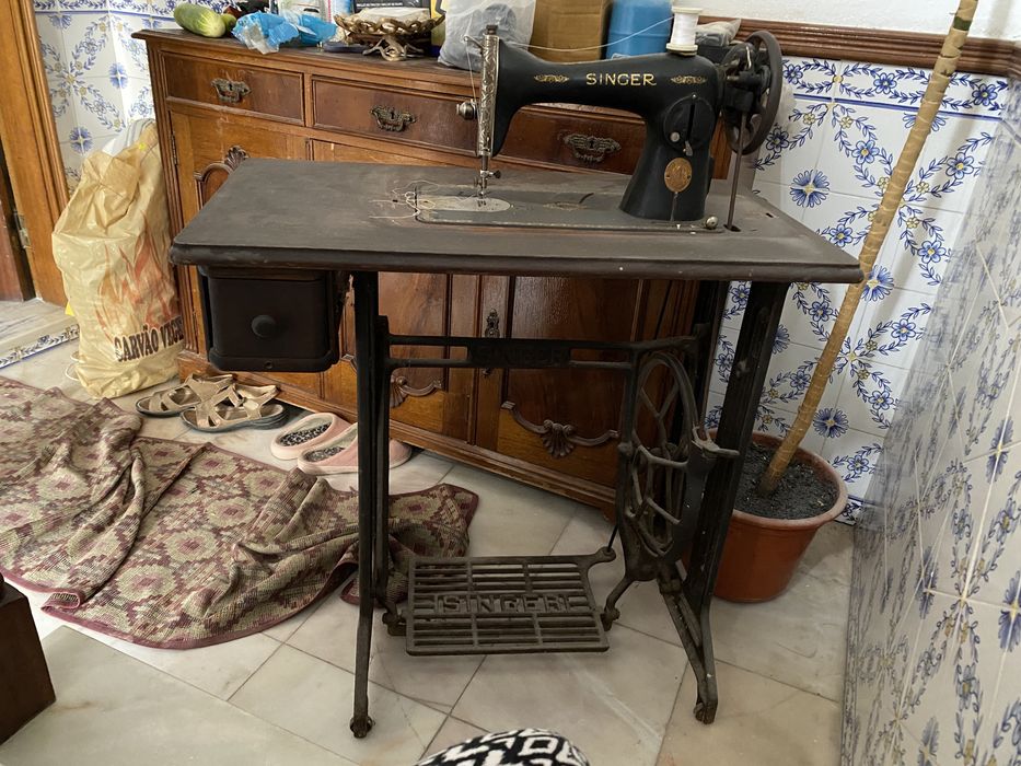 Máquina costura singer com móvel pedal e campânula