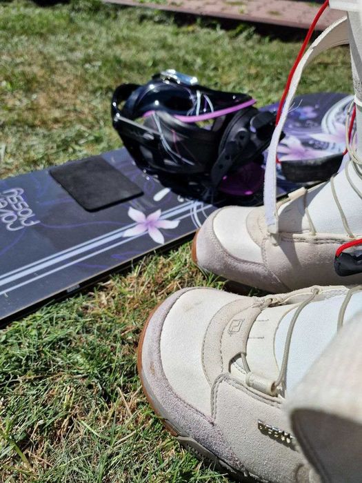 Deska snowboardowa Raven 151 cm z wiązaniami, jak nowa