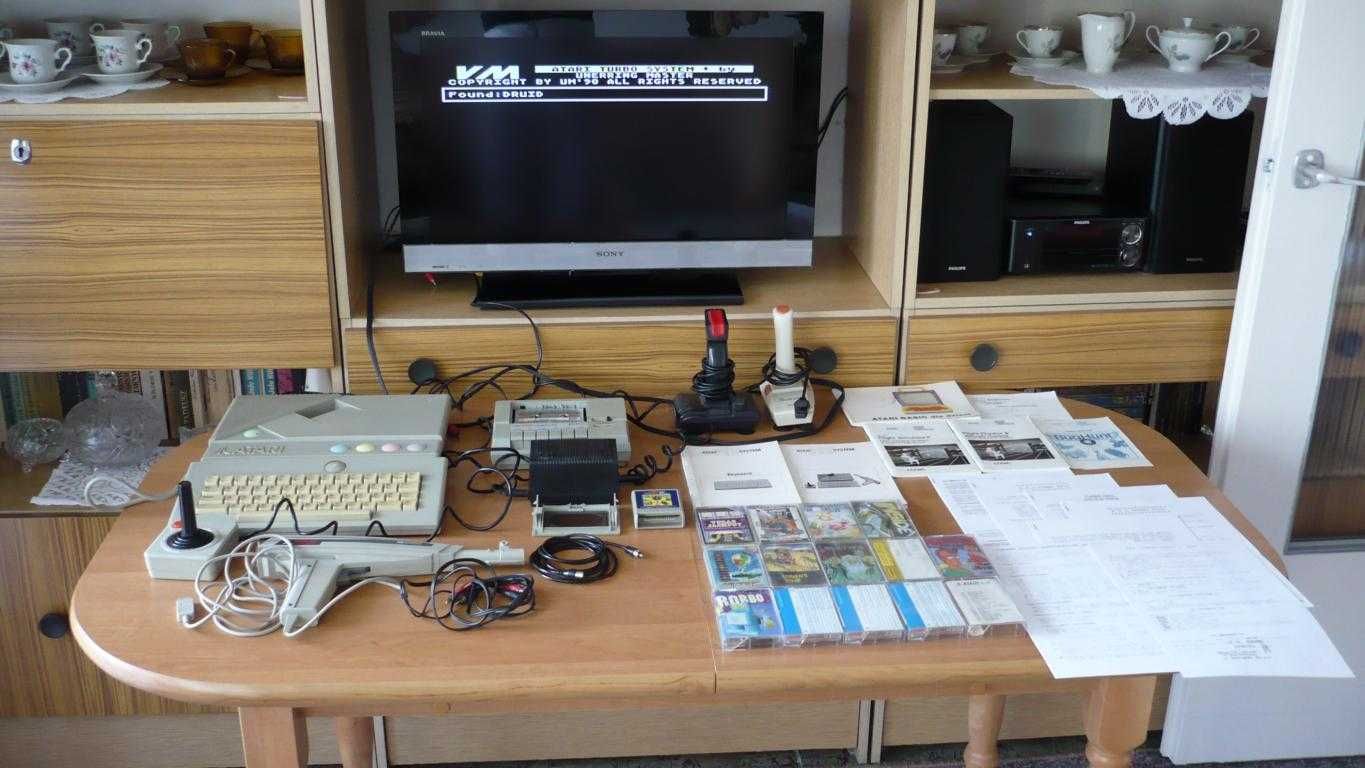 Komputer Atari XEGS z systemem Turbo firmy Unerring Masters Retro PRL