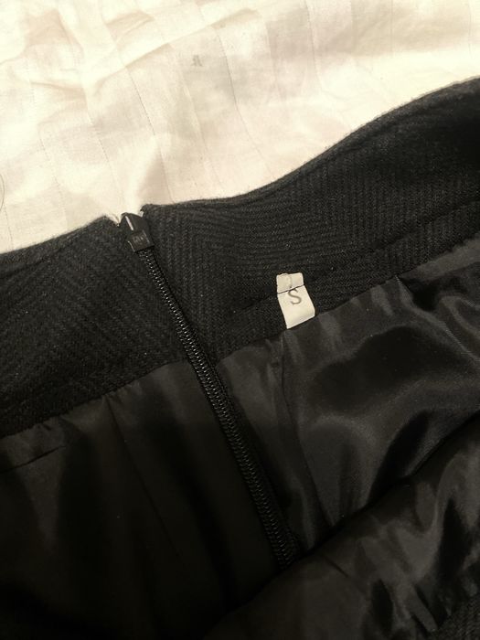 Чорна осіння спідниця