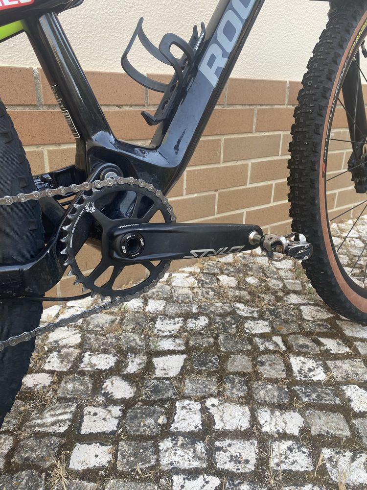 Bicicleta de carbono roda 29.