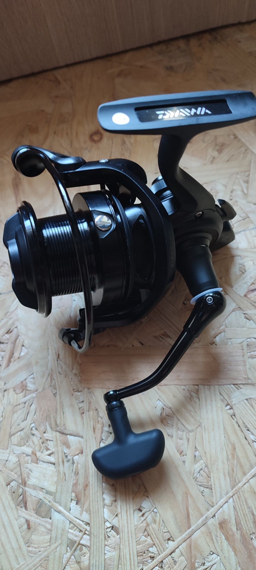 Kołowrotek Daiwa 18 Emblem EM 25 QD
