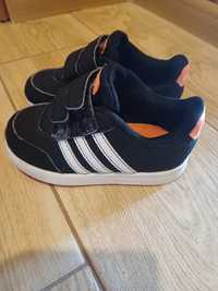 Adidaski w rozmiarze 25