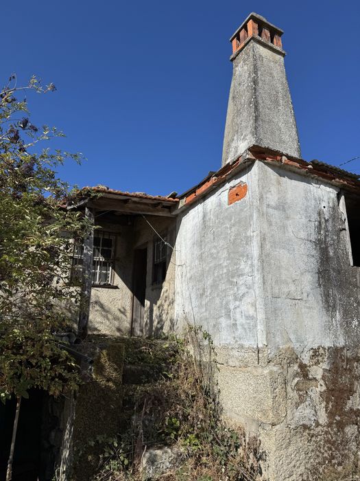 Casas para reconstrução + terreno