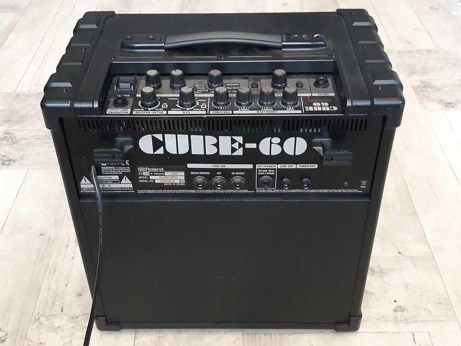 Super Wzmacniacz Roland Cube 60-efekty Boss-wyjście na kolumnę-zamiana