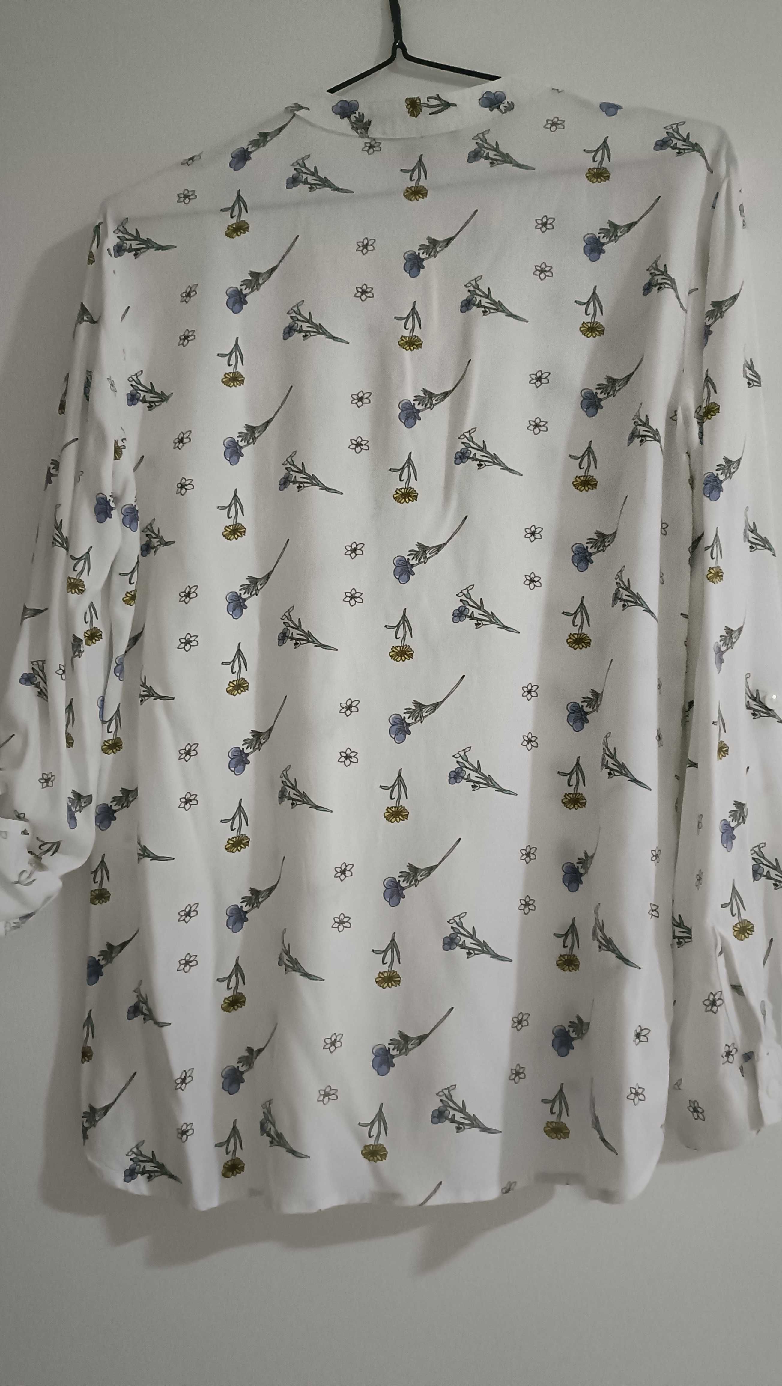 Camisa Branca com Flores