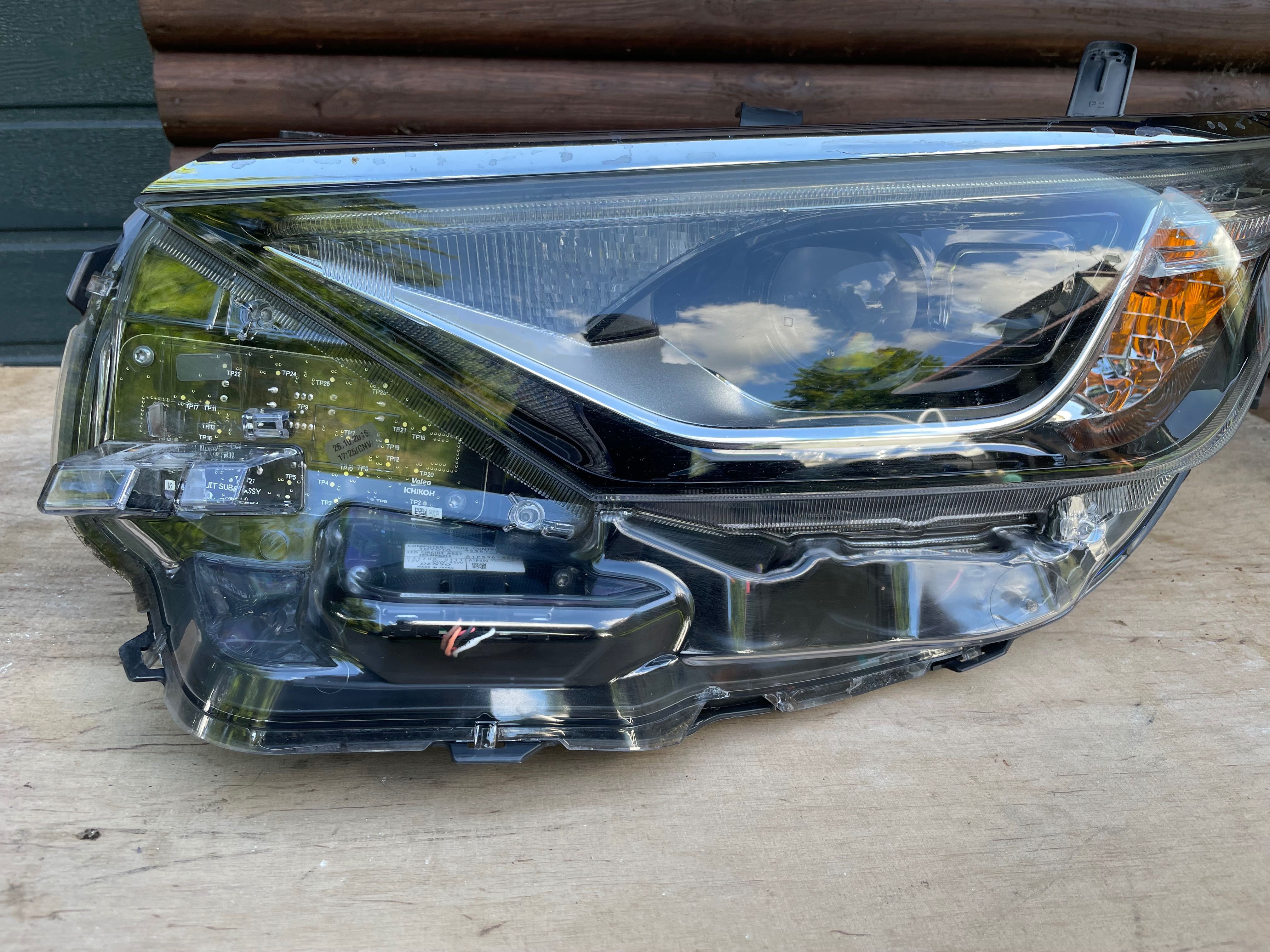 Toyota Auris II Lift LED LAMPY PRZÓD