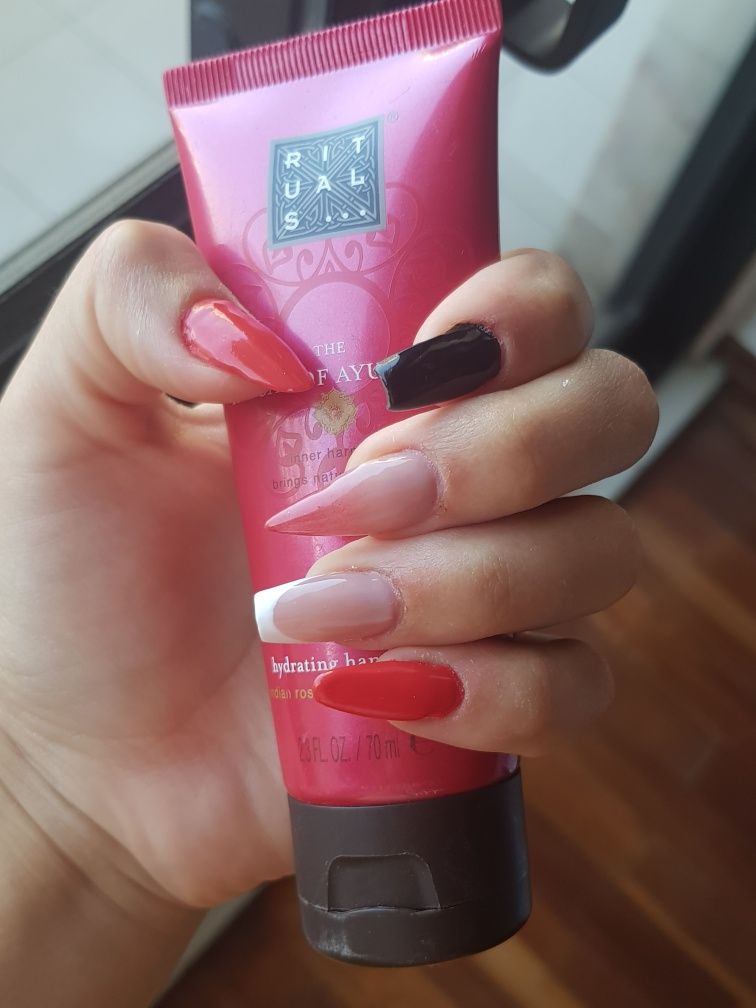 Unhas de gel e verniz gel