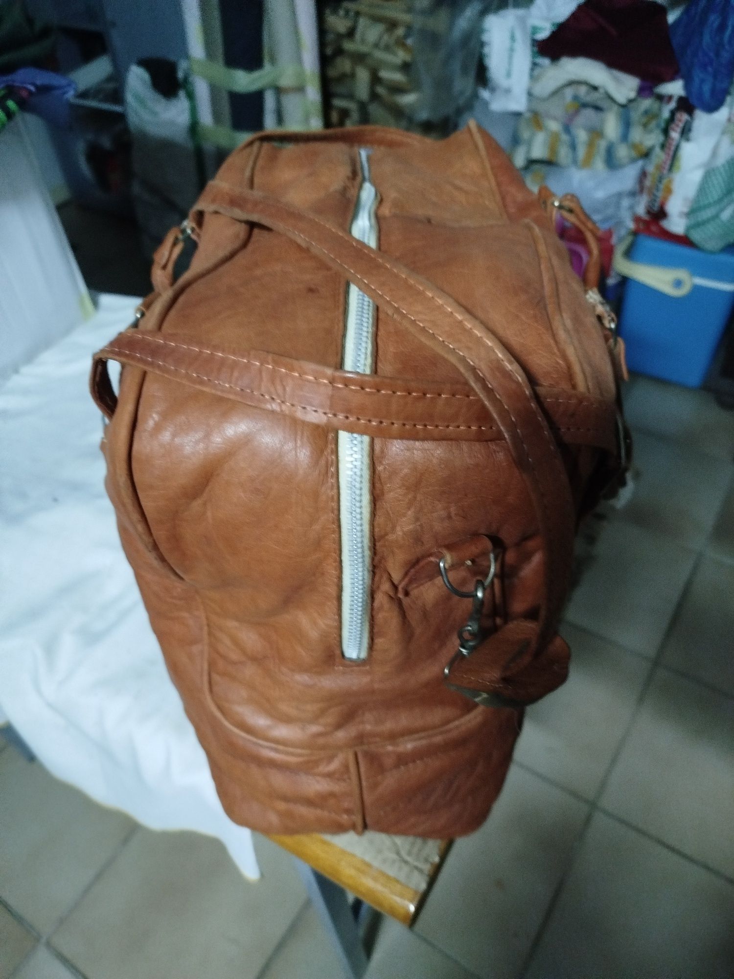 Saco de viagem com boa arrumação.