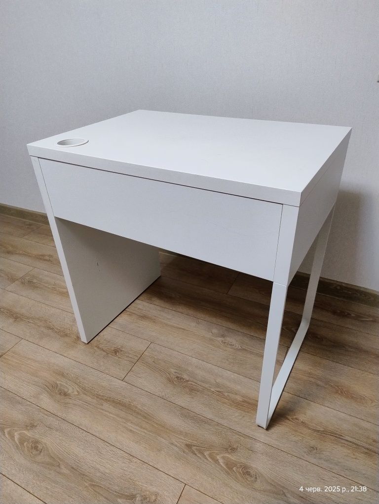 Стіл комп'ютерний IKEA MICKE 302.130.76 білий стол