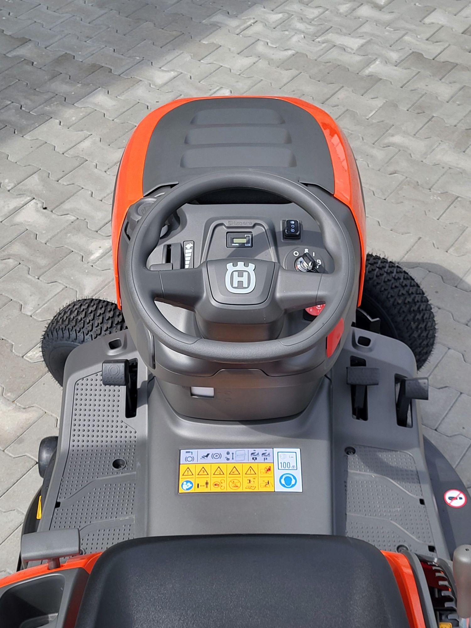 Husqvarna TC 215T V2 18KM 2025r po demo 8h traktorek kosiarka
