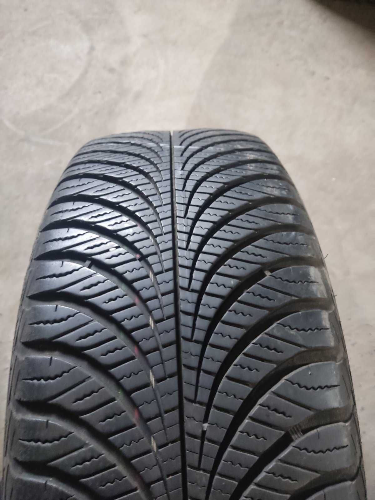 Всесезонные шины Б/У 235/60 18 Goodyear Vector 4 Seasons  GEN 2