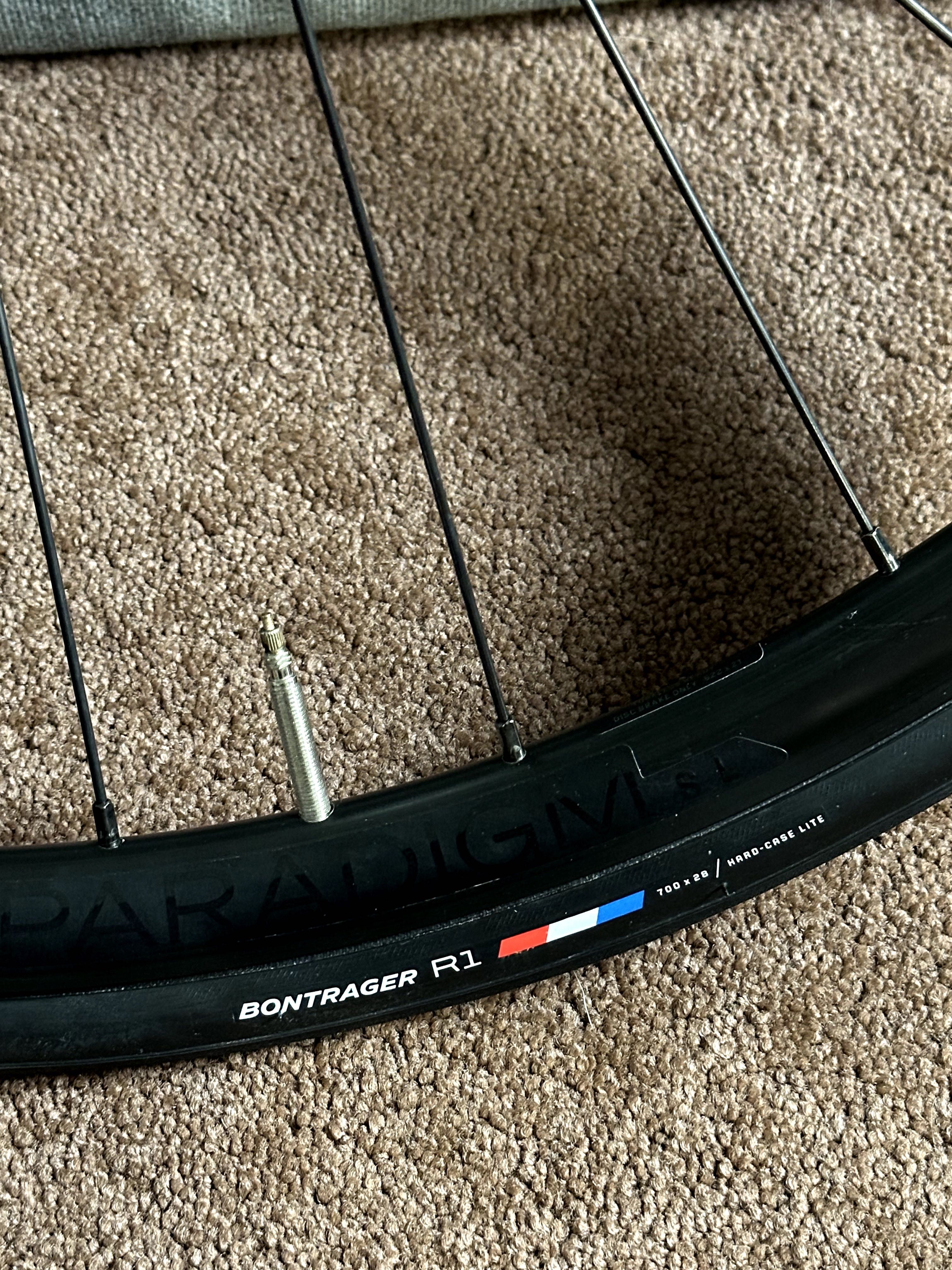 Koła szosowe Bontrager Paradigm SL + opony Bontrager R1