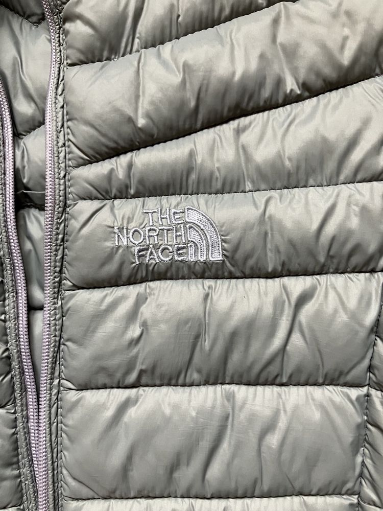 Весняна ультратонка, але тепла куртка the north face оригінал