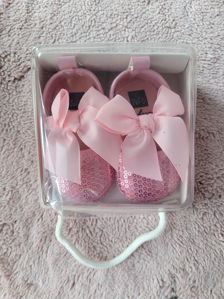 Buciki buty niemowlęce różowe  0-6 miesięcy chrzciny