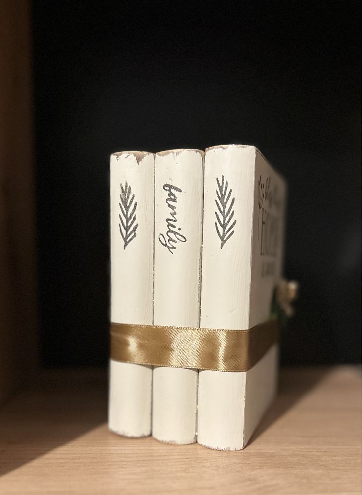 Decoração livros de madeira