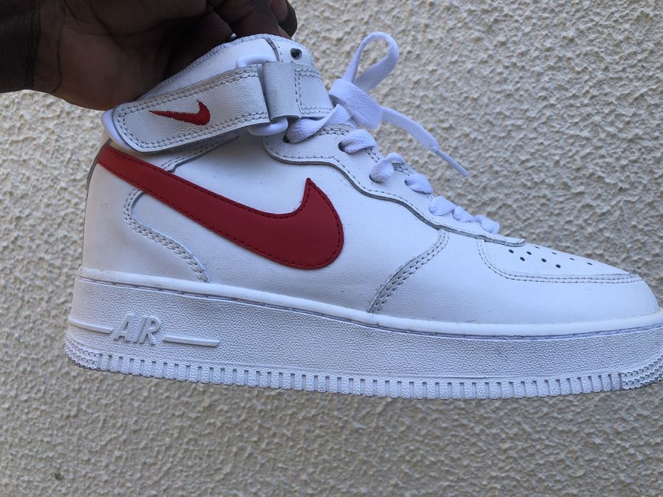 Tenis Nike Air Force 1,( n.41. Cor Branco e vermelho.Cano alto)