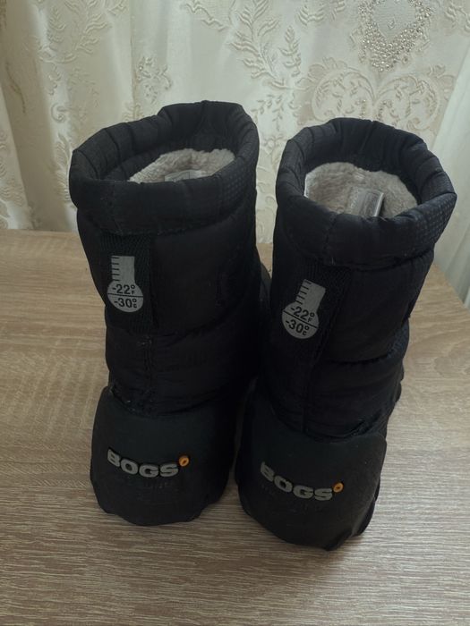 Продаю дитячі сапожечки-чобітки bogs