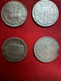 Монеты серебряные - в центре.