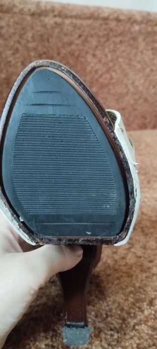 Кожаные белые шлепки