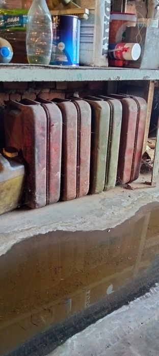 Каністри металеві