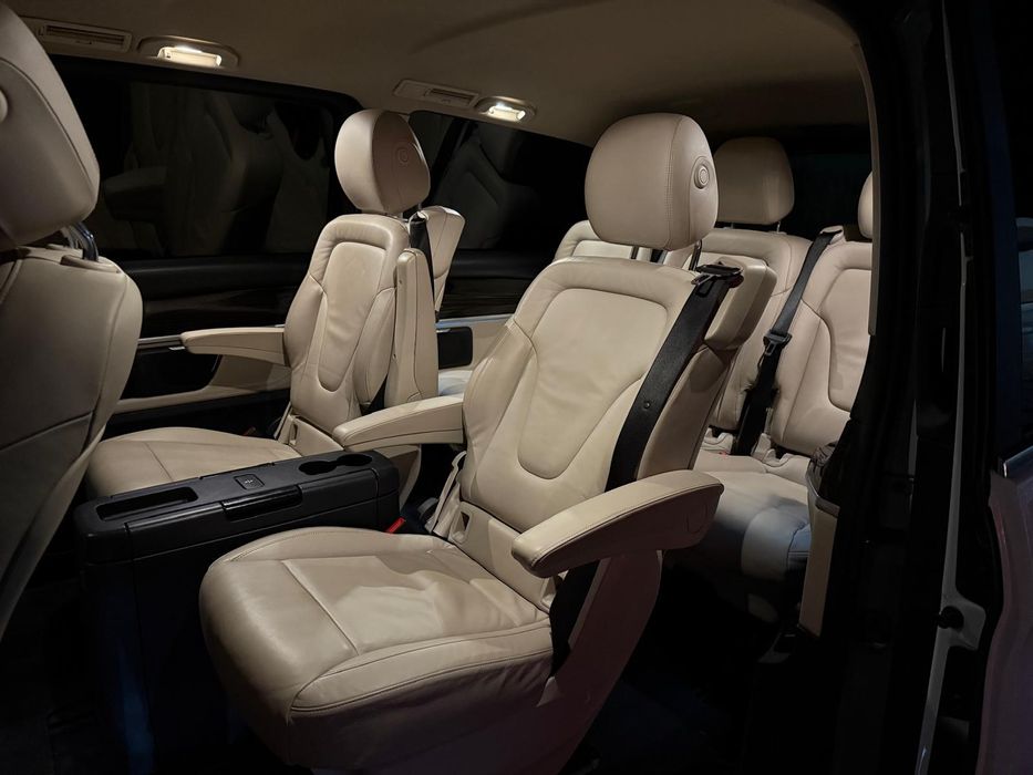 Wynajem Busa 7 osobowego, Mercedes V klasa, oraz Audi A8L.
