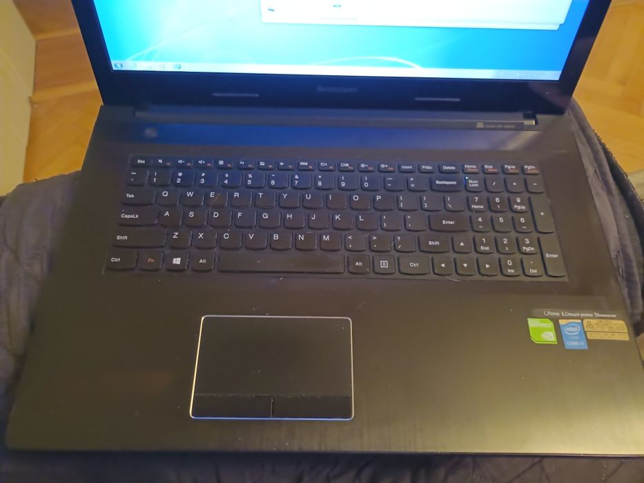 Laptop Lenovo i7 8/250