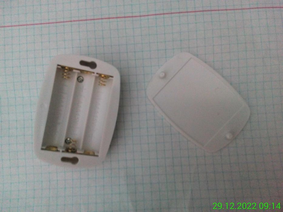 Светодиодный ночник с питанием от батареи и датчиком движения.