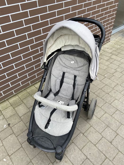 Wózek spacerówka firmy Joie