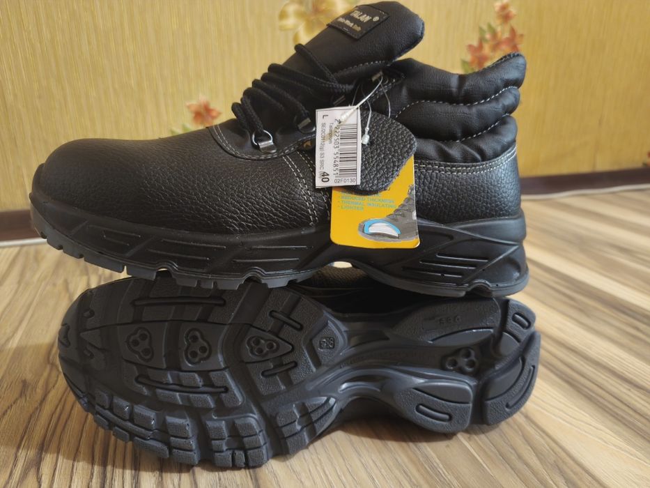Ботинки рабочие р. 40-41. Новые.