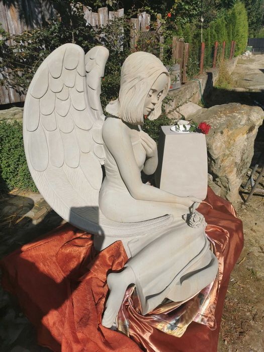 Piękny Anioł Róży Pomnik - Unikat Zapraszam