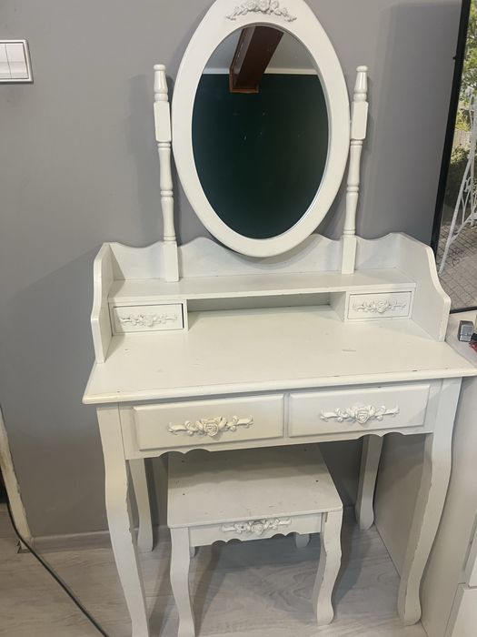 Toaletka biala z lustrem-rezerwacja