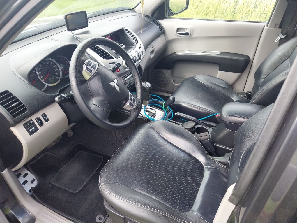 Mitsubishi l200 automat