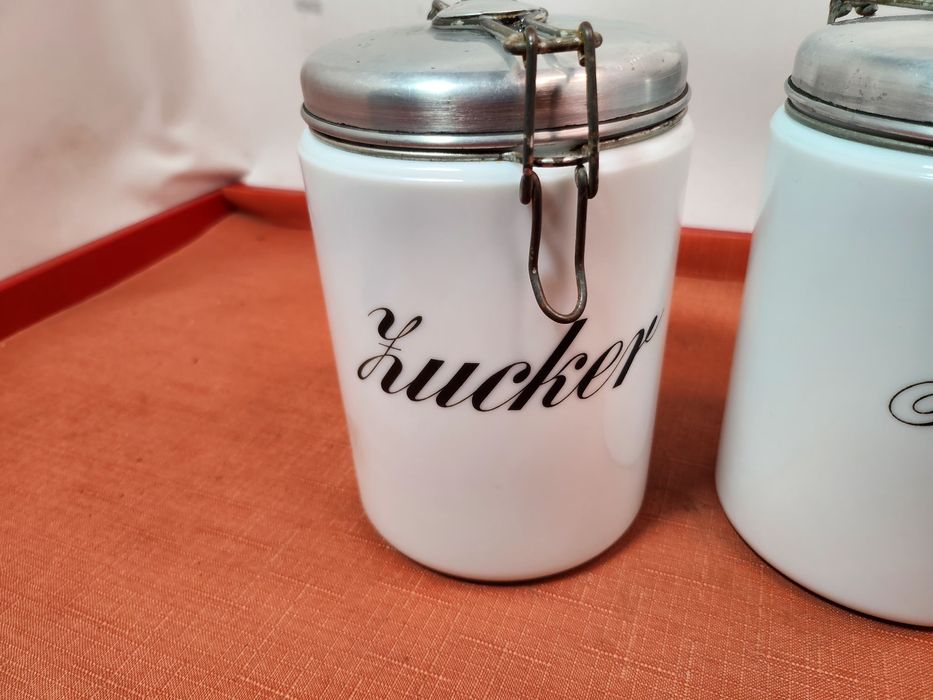 Dwa stare przedwojenne pojemniki na kawę i cukier