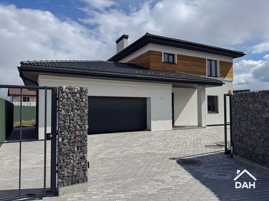 Будинок 216 м², 7 соток, під чистове є гараж та газ с. Крюківщина
