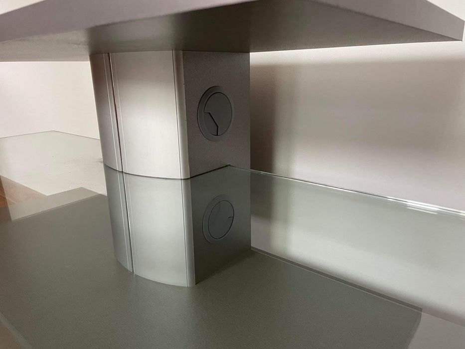 Stolik pod telewizor