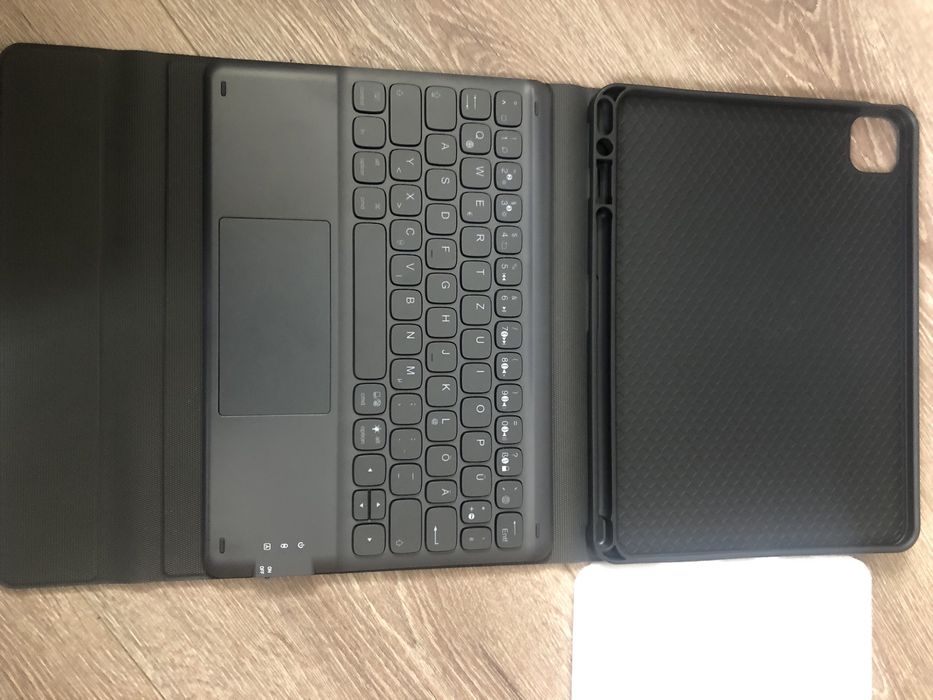 Чохол клавіатура блютуз на Ipad