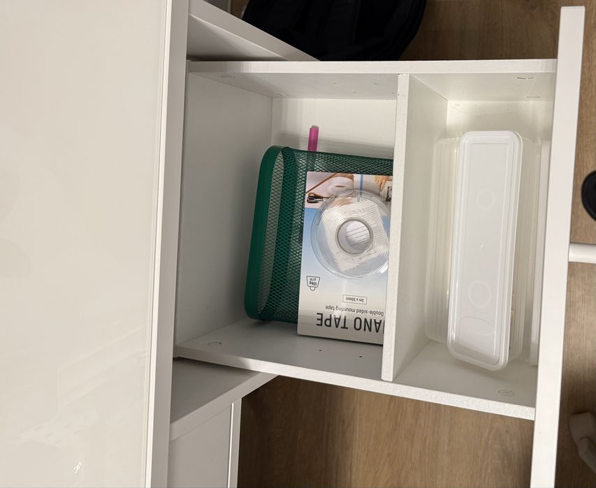 Biurko ikea wraz z szybą.